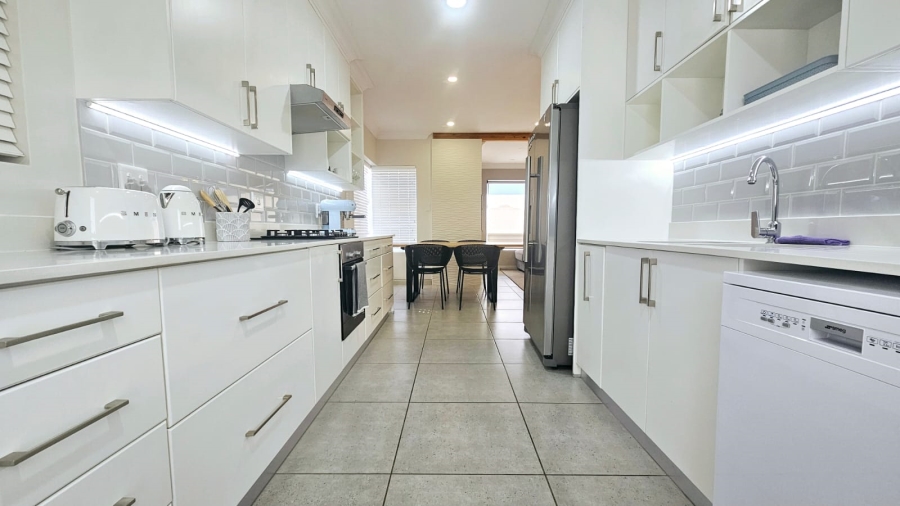 To Let 3 Bedroom Property for Rent in Hartenbos Central Western Cape